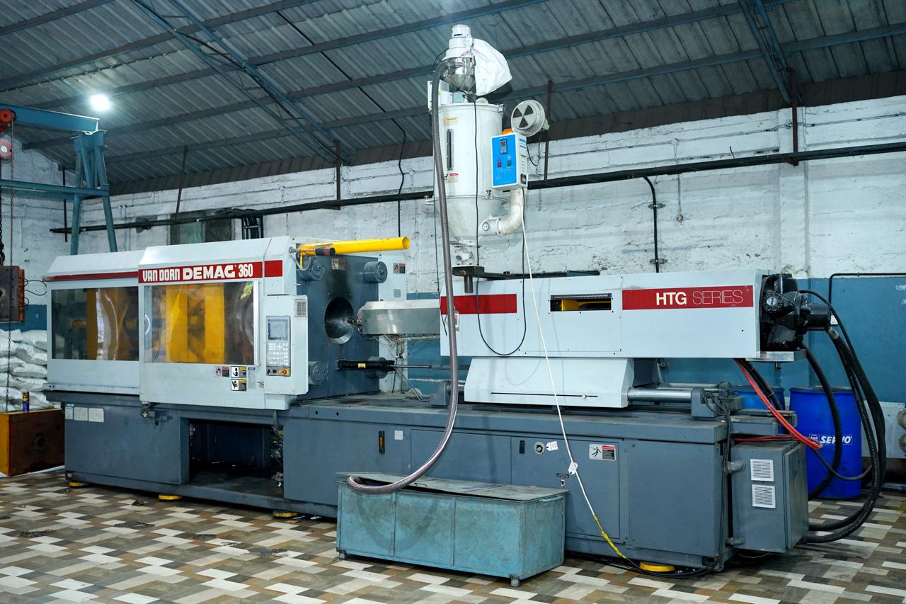 INJECTION MOULDING
